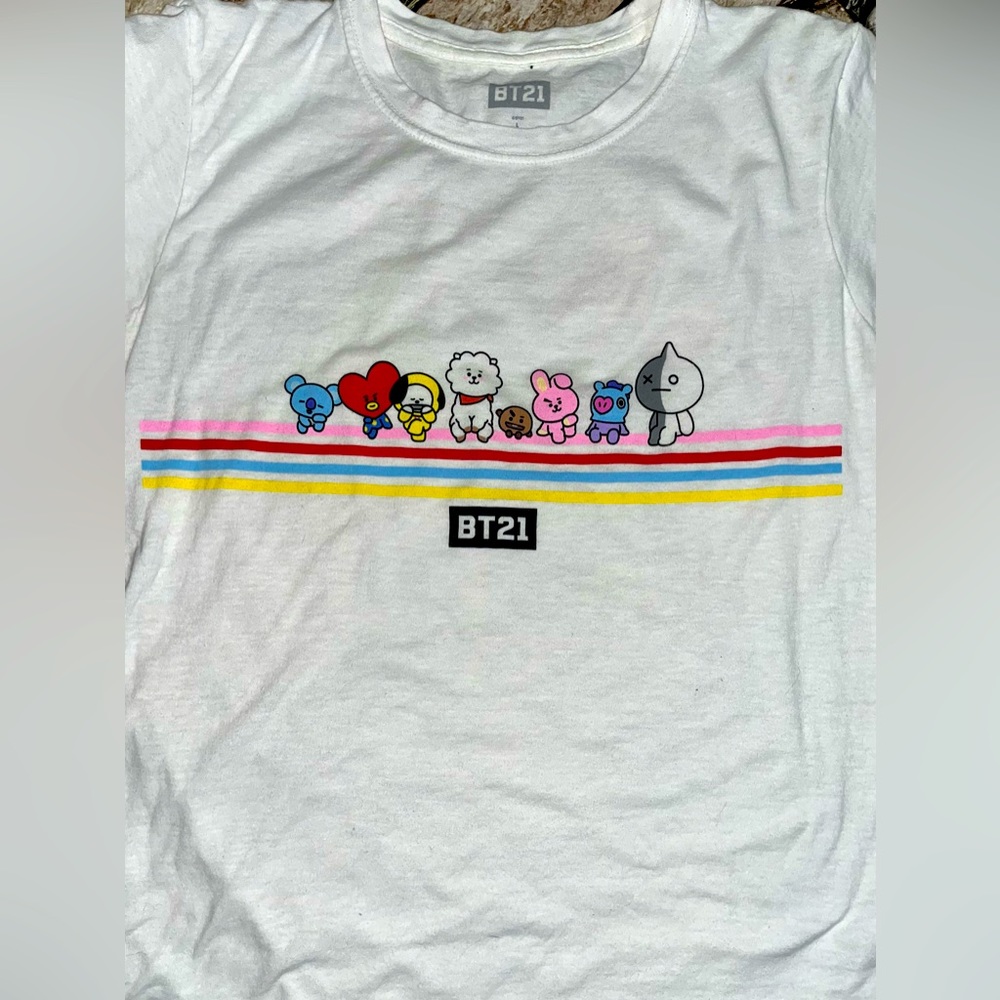 Juniors Large BTS tee shirt.